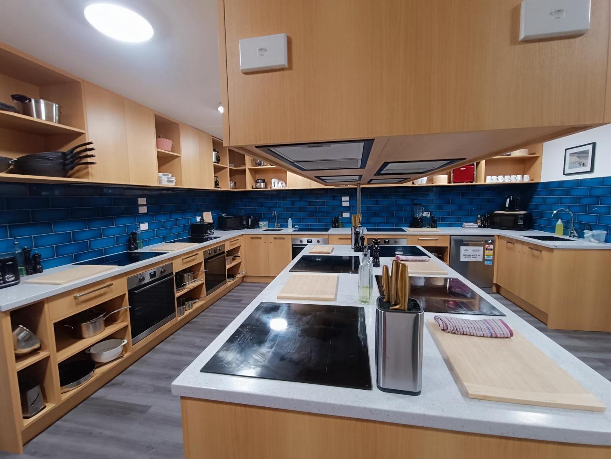 Ostello Urbanz Christchurch Esterno foto The kitchen at the International Centre for Culinary Arts