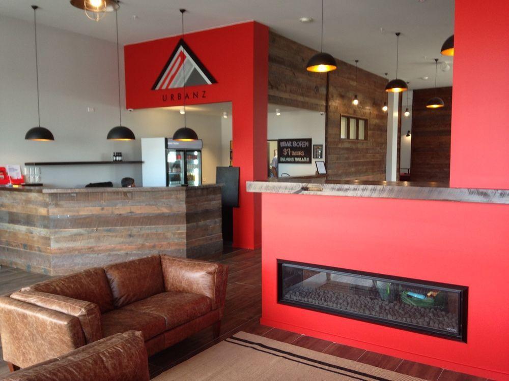 Ostello Urbanz Christchurch Esterno foto Interior of the airport