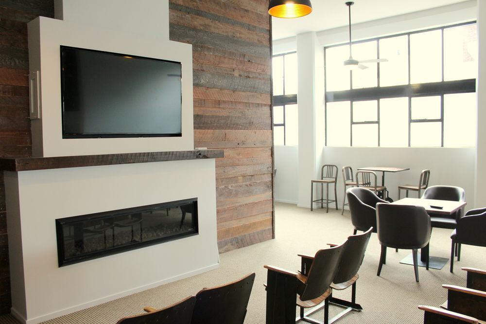 Ostello Urbanz Christchurch Esterno foto The lounge at the station
