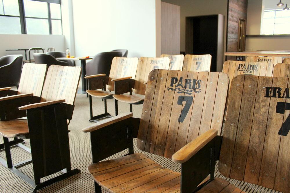 Ostello Urbanz Christchurch Esterno foto The classroom at the Paris Observatory