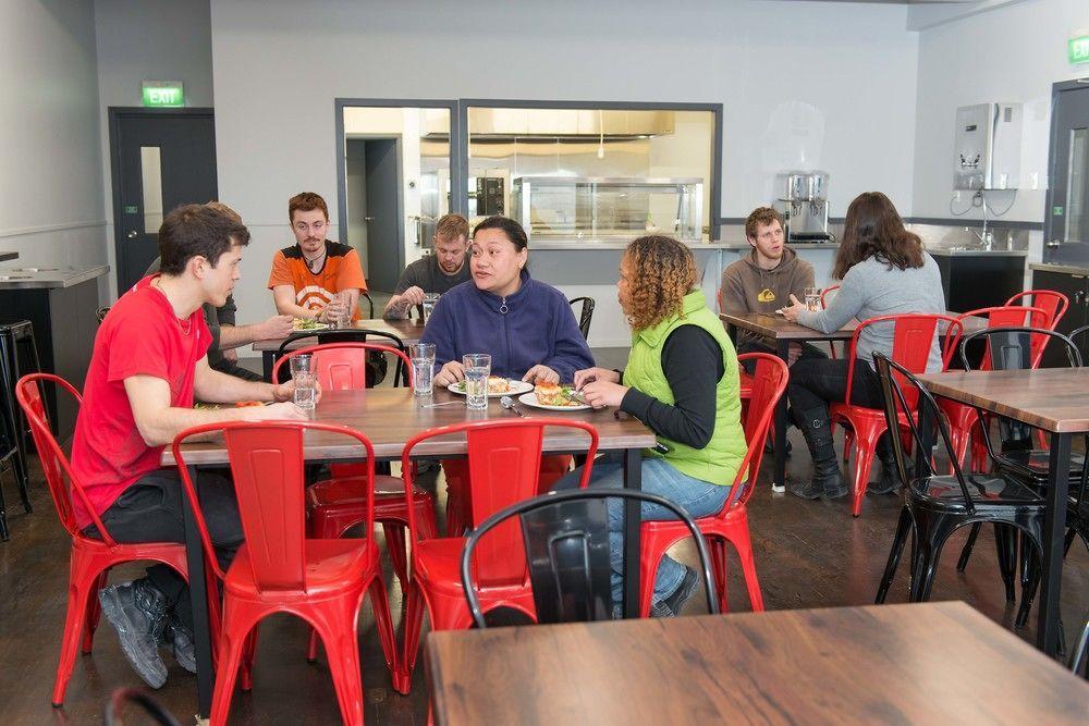 Ostello Urbanz Christchurch Esterno foto The dining room at the new boarding house