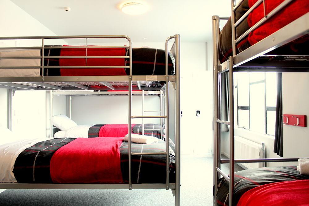 Ostello Urbanz Christchurch Esterno foto A typical room at a youth hostel
