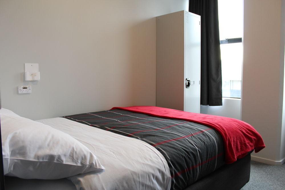 Ostello Urbanz Christchurch Esterno foto A bedroom at the University of Nottingham's Jubilee Hall