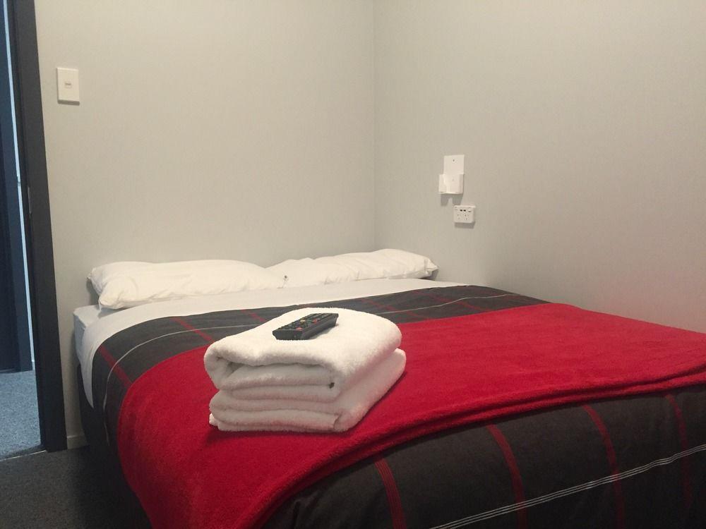 Ostello Urbanz Christchurch Esterno foto A room at the motel