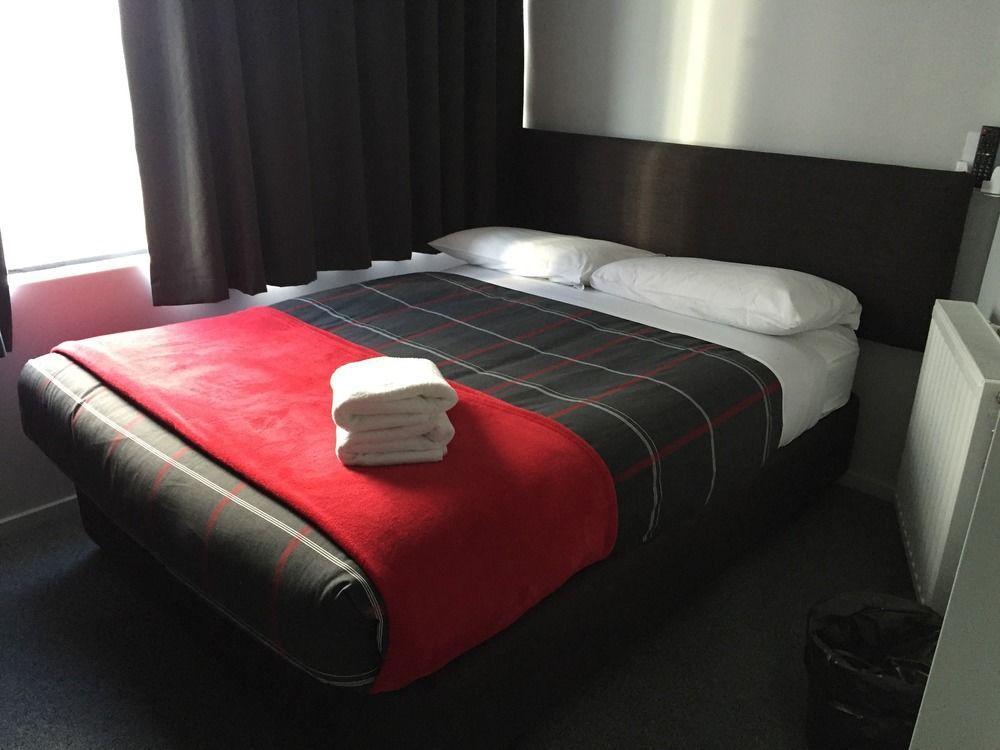 Ostello Urbanz Christchurch Esterno foto A typical room at the hotel