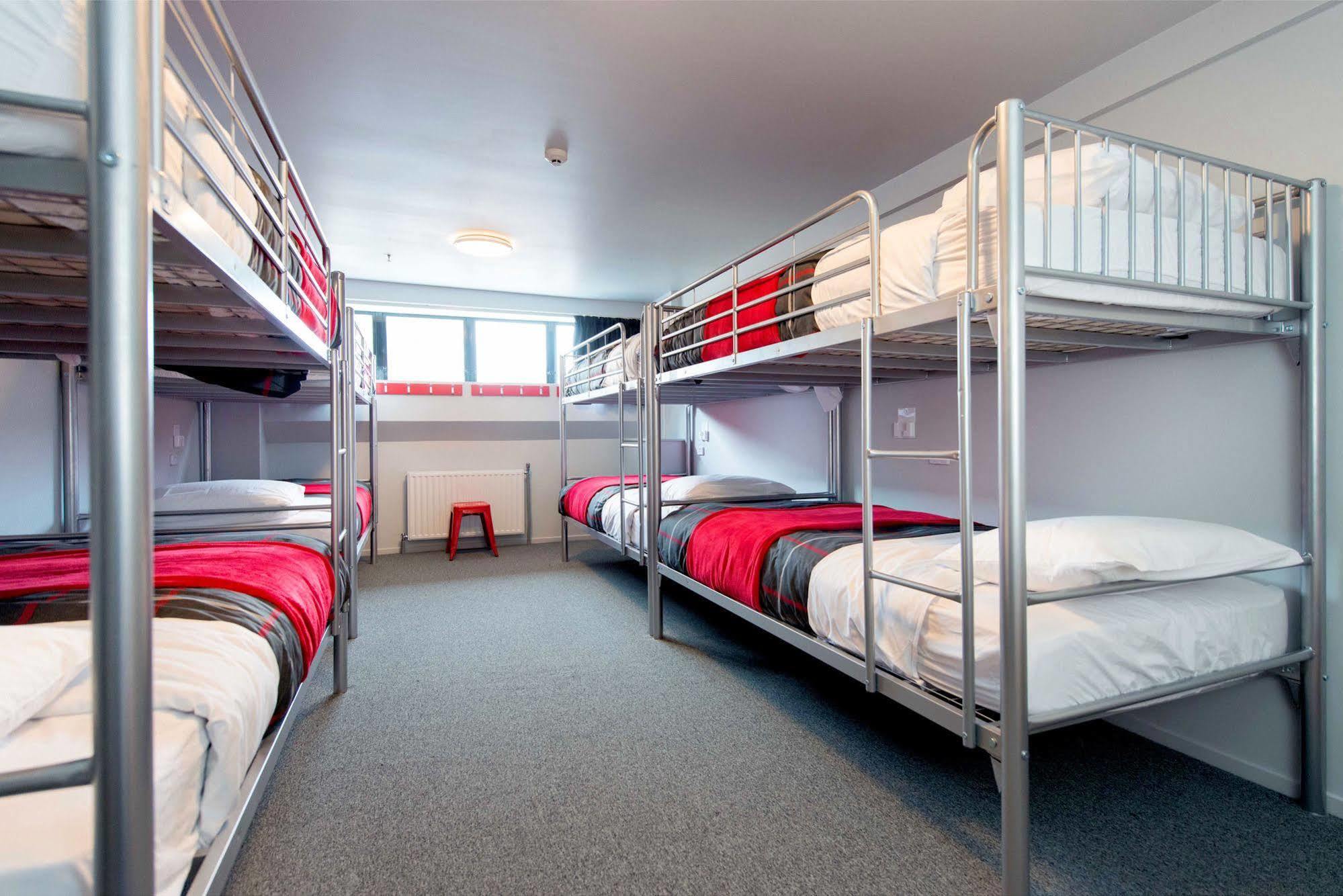 Ostello Urbanz Christchurch Esterno foto A typical room at a youth hostel