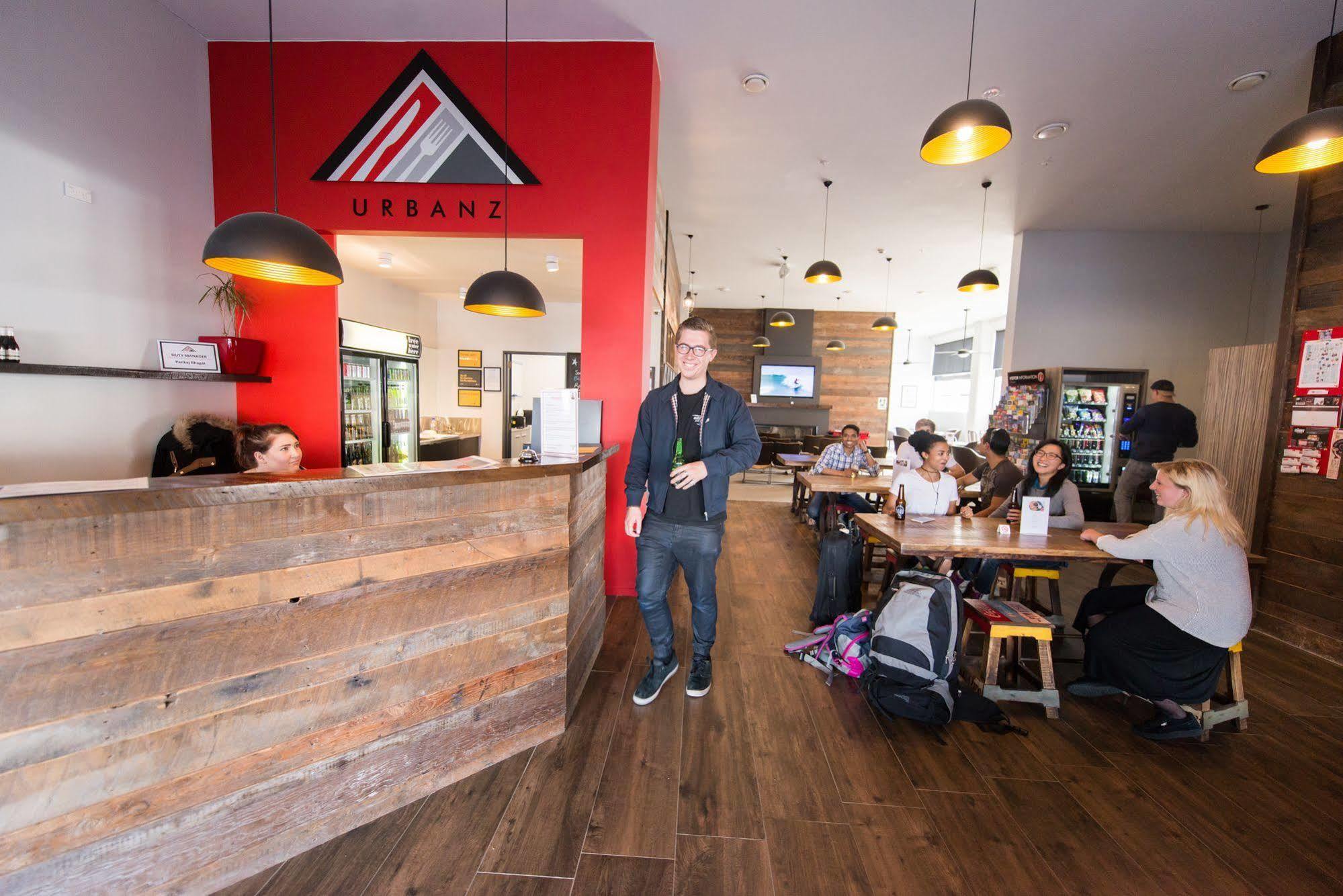Ostello Urbanz Christchurch Esterno foto The Urbanz Cafe